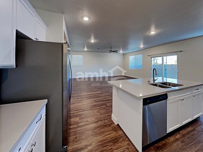 Photo - 6035 Schmidt St