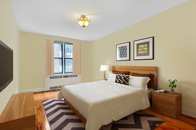 Photo - 125 W 96th St