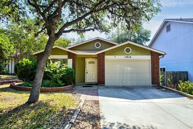 Photo - Cozy 3-Bed, 2-Bath with Fireplace in Prime...