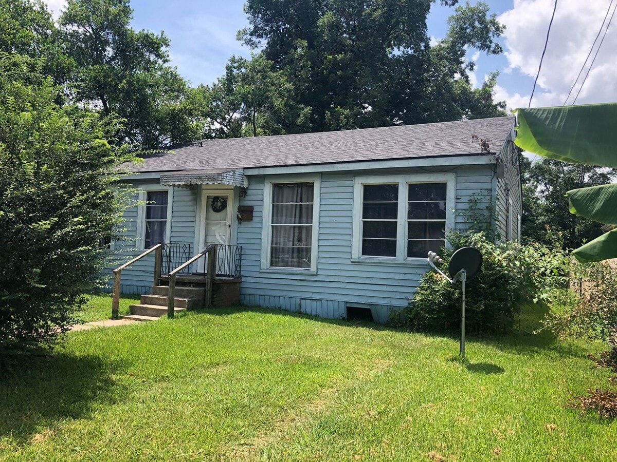 Photo - 701 Whittington St House