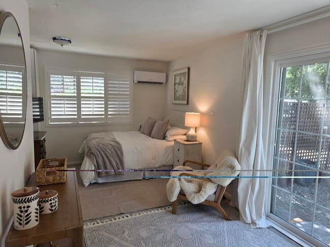 Photo - 2014 Hatch Rd Unit Studio