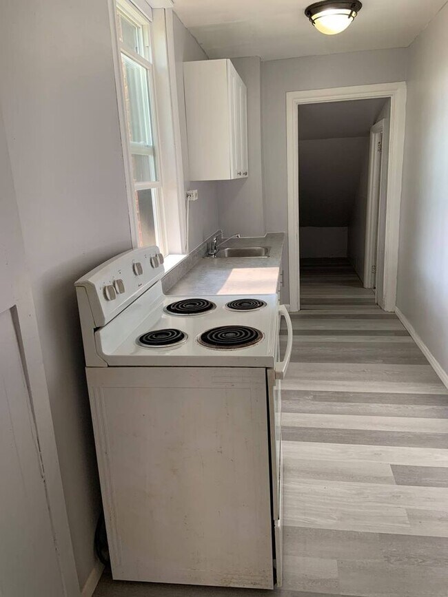 Photo - 102 Wellington St E Unit 1