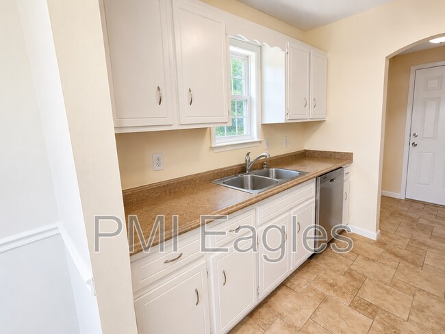 Photo - 1140 Timothy Ave
