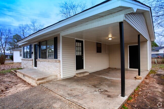 Building Photo - 920 Healy St Rental