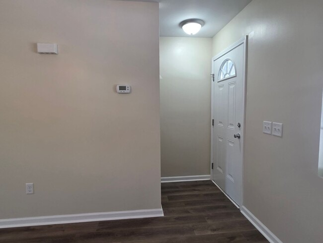 Photo - 113 Towne Pk E Dr