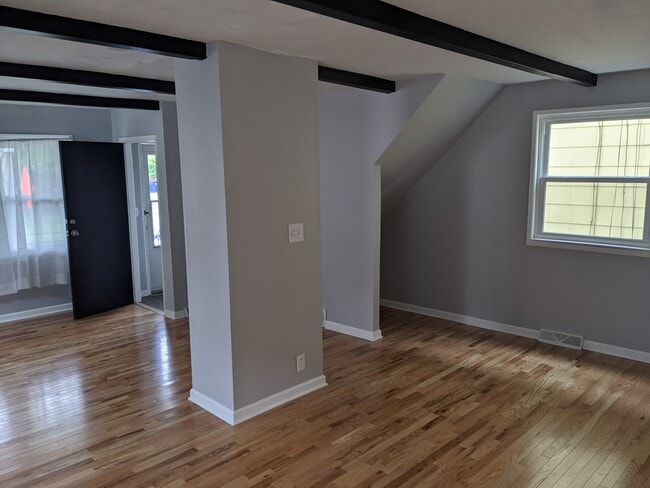 Front living room - 20 Portland St Unidad Lower Apartment