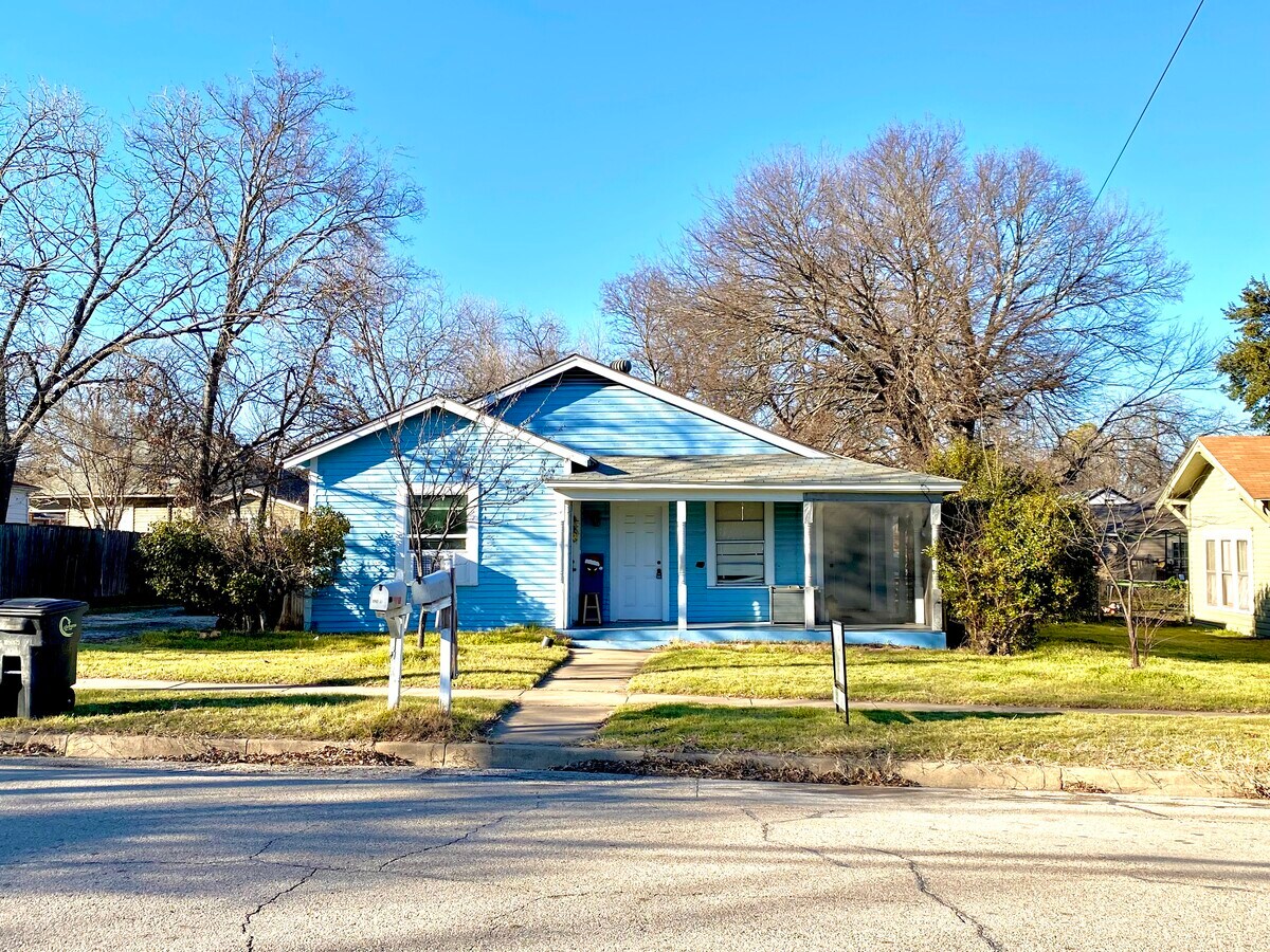 Photo - 428 W Wardville St Unit wardville small side east