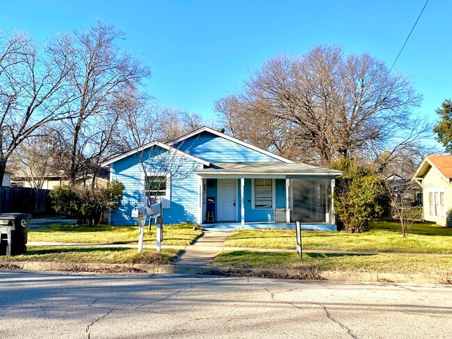 Photo - 428 W Wardville St Unit wardville small side east