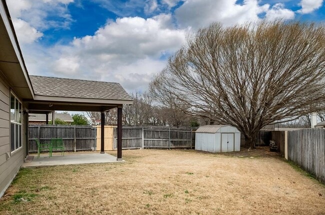 Photo - 5908 Stirrup Iron Dr