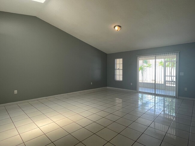 Photo - Fully Equipped 3BR/2BA Duplex in Poinciana! - Priced to Rent!!