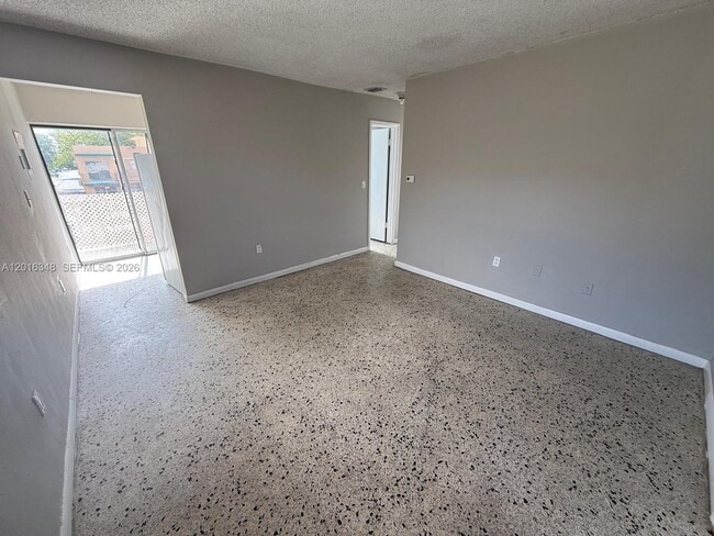 Building Photo - 3045 NW 21st Ct Unit 6