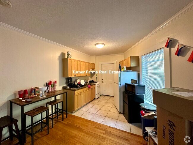 Building Photo - 27 Forest St Unit 1 Rental