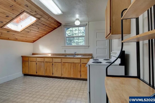 kitchen - 624 NW 11th St Unit 4 Upstairs Main House