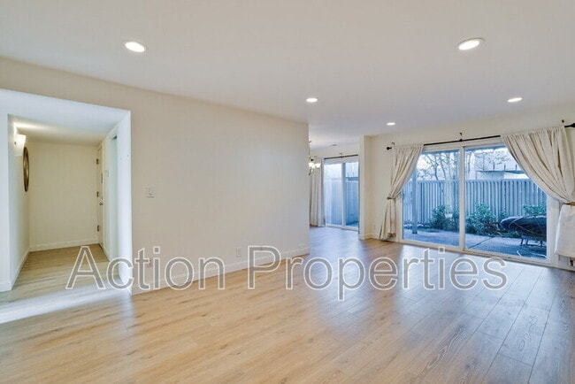 Photo - 255 S Rengstorff Ave Unidad #23