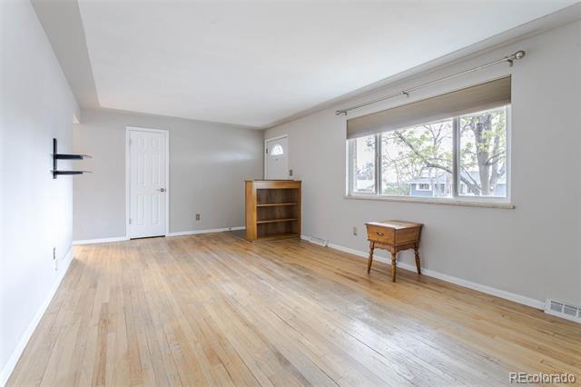 Photo - 755 Braun St