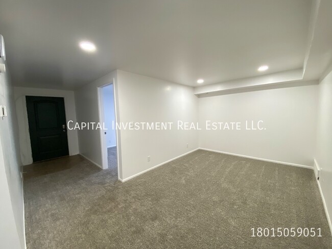 Photo - 421 N Oakley St Unit B