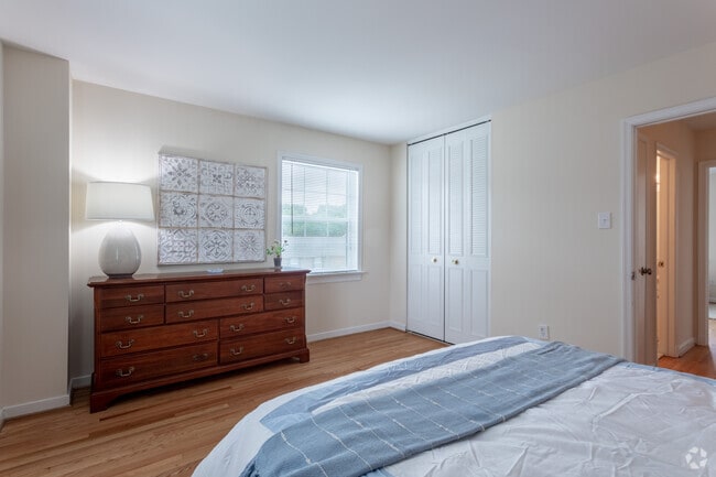 2BR, 1.5 BA 1,024sqft