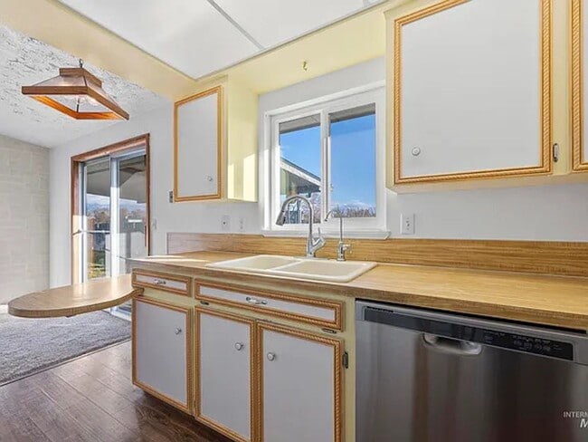 Photo - 80 S Heather Dr