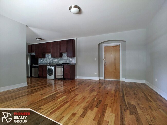 Building Photo - 556 W Arlington Pl
