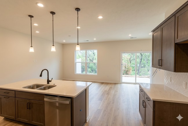 Kitchen - 7231 Grandway Dr