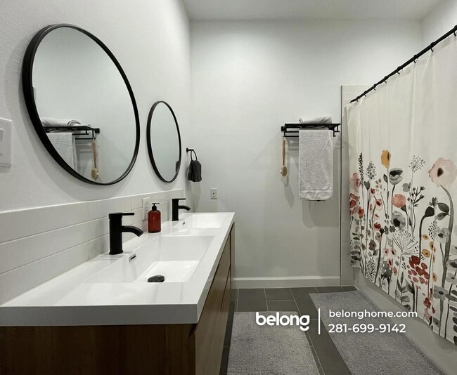 Photo - 5920 Fairdale Ln Unidad 6