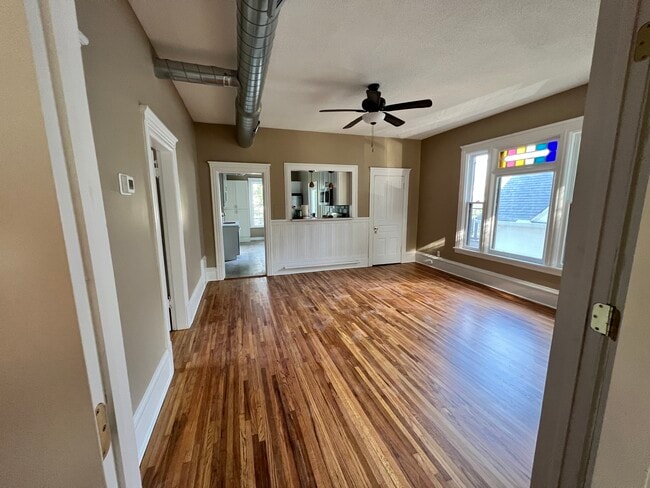 Livingroom - 1327 Jefferson St NE Unit 2