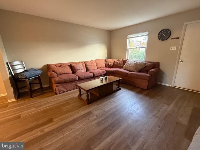 Photo - 34 King Charles Cir