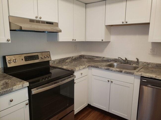 Kitchen - 12 Reliance Ct Unit 1st Floor