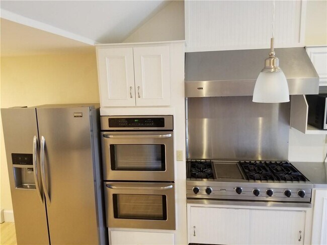 16 Clearview Ave Unit D