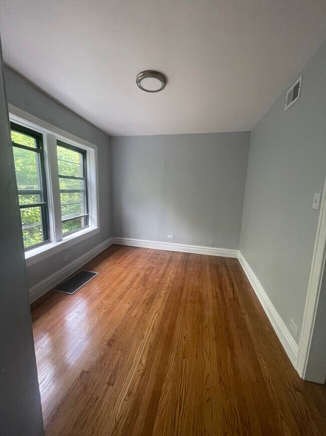 Photo - 7327 N Honore St Unidad 2-B