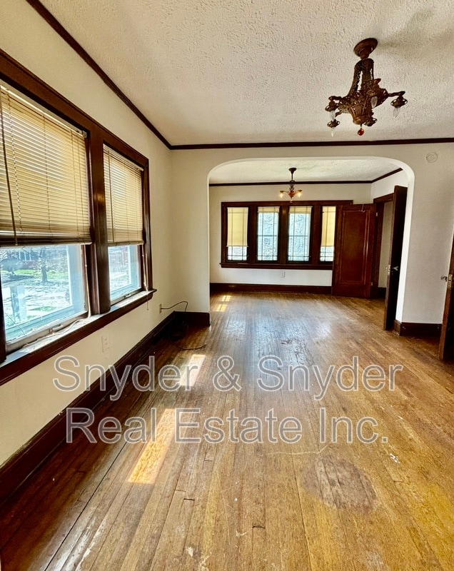 Photo - 689 Schiller Ave