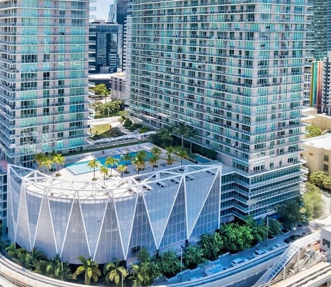 Building Photo - 1111 SW 1st Ave Unit 1450s