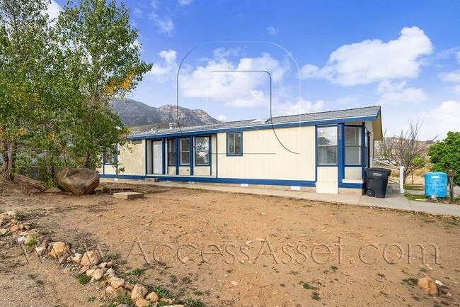 Building Photo - Private 3 Bed /2 Bath Home With Scenic Views In Lake Elsinore!