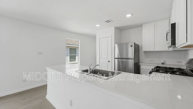 231 Ottawa Wy