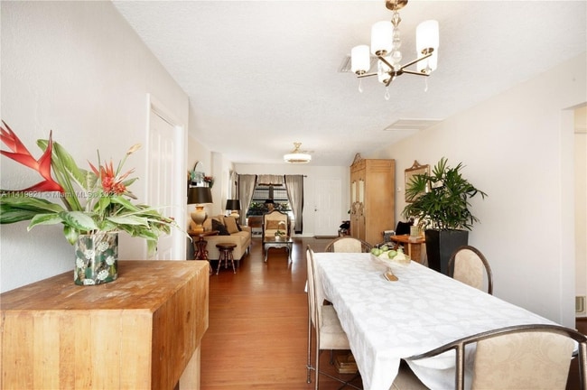 Photo - 254 SW 6th St