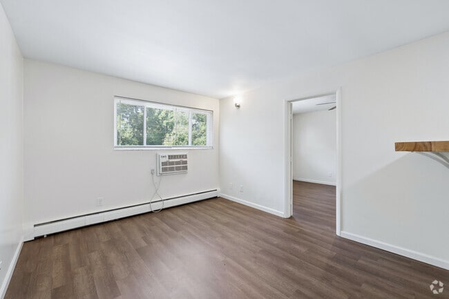 1BR, 1BA - 650SF - Living Room