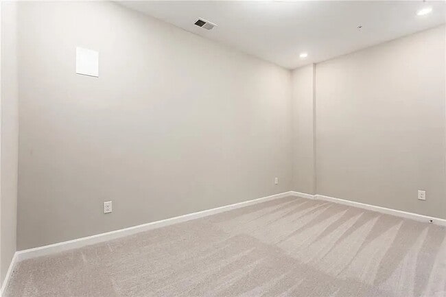 Photo - 256 Commons Ave