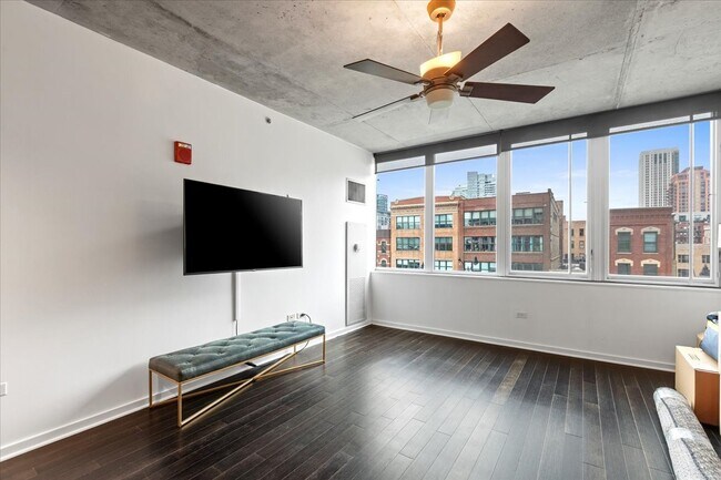 Photo - 659 W Randolph St