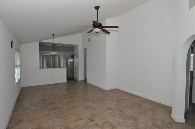 Photo - 17509 Loch Linnhe Loop