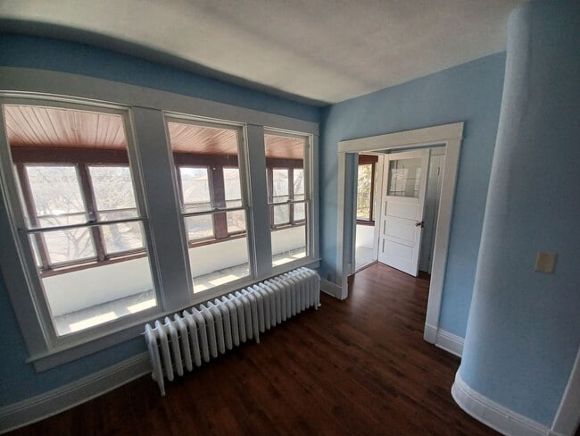 787-789 Aurora Ave