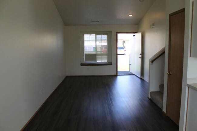 Photo - 4 bedroom 2 bath family home in quiet Scappoose neighborhood