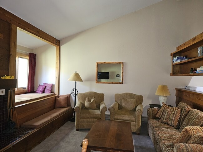 Building Photo - 3865 S Lake Creek Dr