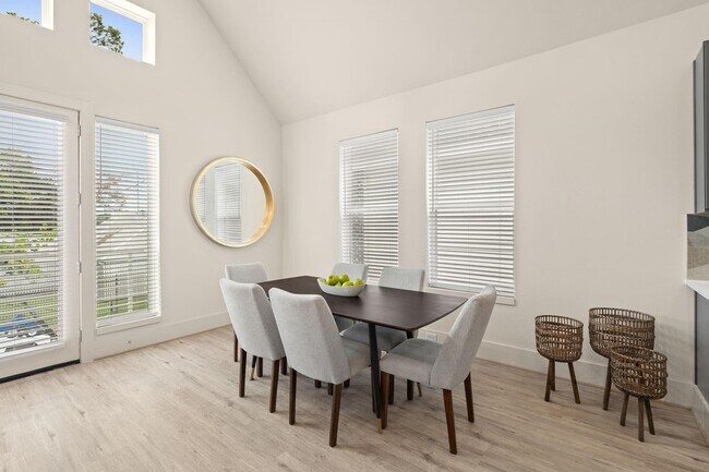 Photo - 1042 Homer St