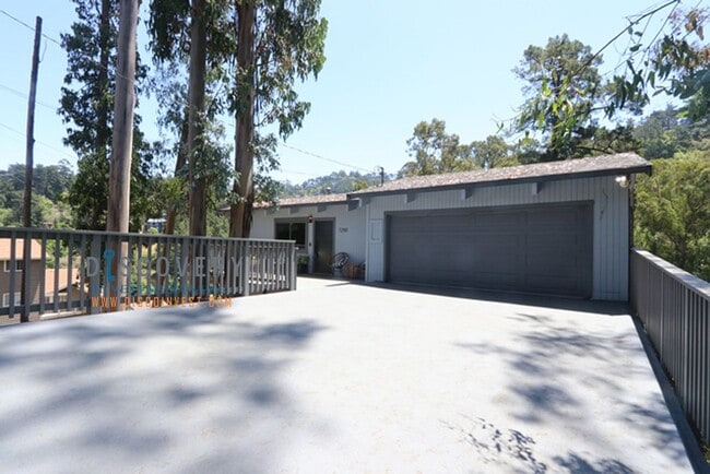 Contemporary Montclair Home with Forest Views - Contemporary Montclair Home with Forest Views