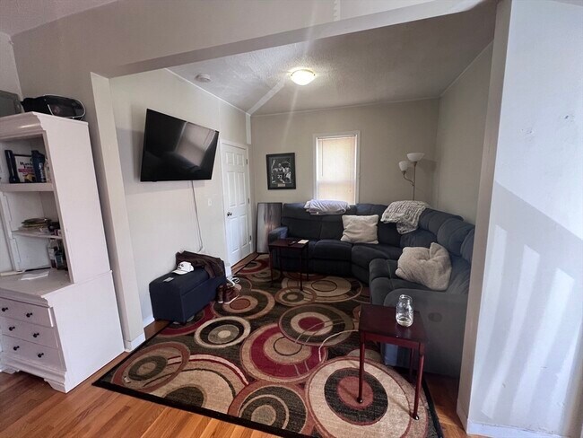 Photo - 50 Oliver St Unidad A