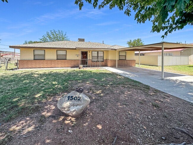 Building Photo - 4 Bed in Eunice, NM! Rental