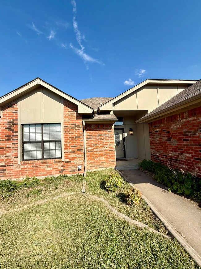 Building Photo - Amazing Home in Westmoor Addition!