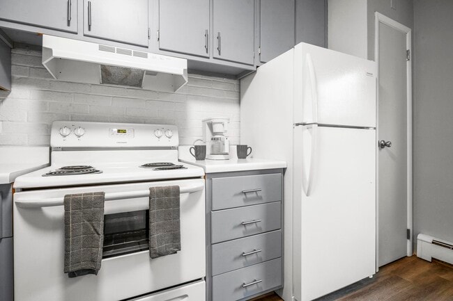 Williamsburg & Portage Pointe Apartments