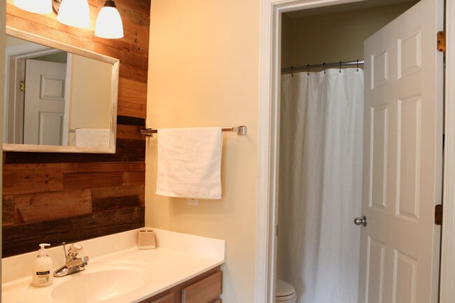 215 Royal Poste Rd Unit SI ID1322122P
