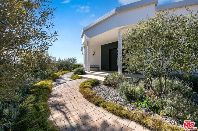 Photo - 580 Chalette Dr